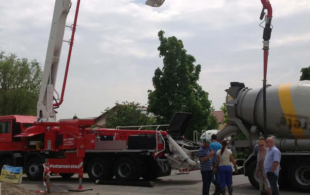 Anlieferung Beton für den Pool Trier