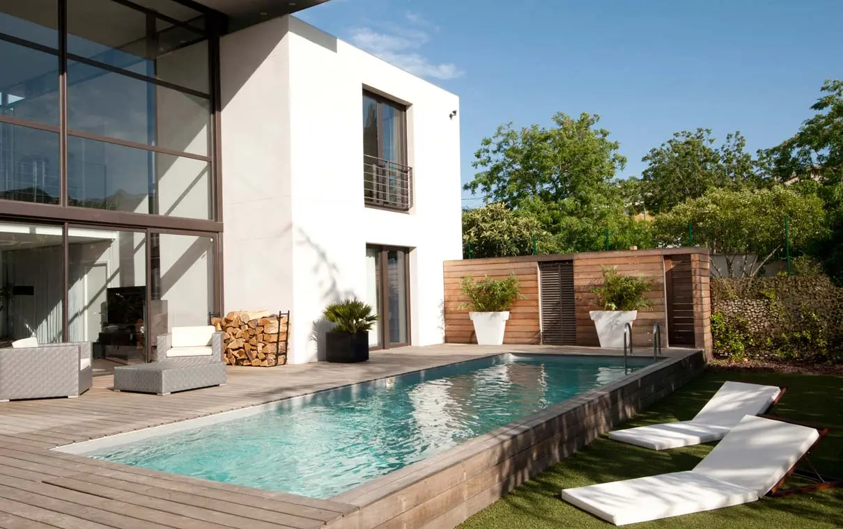 Pool im Garten Desjoyaux Trier