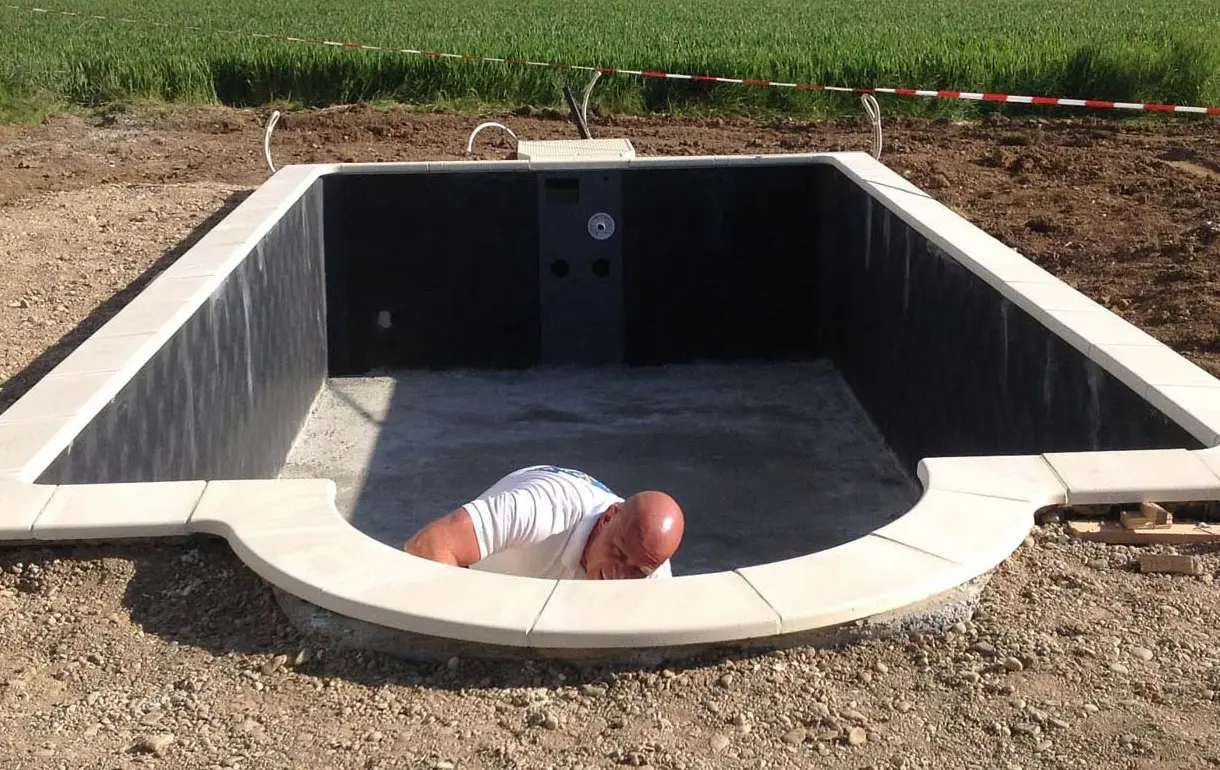 Poolbau Trier Kontrolle Pooltreppe